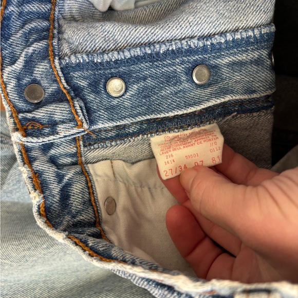 Beautiful mid blue vintage Levi’s 501 for women high rise made in Canada - Picture 4 of 6